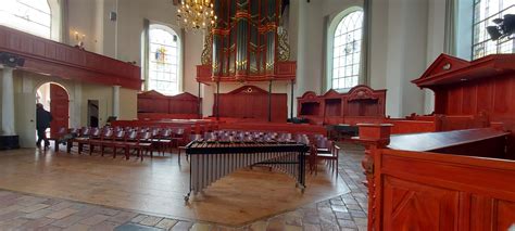 Interieur van de Hoofdstraatkerk met de kansel en het orgel