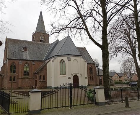 Foto van de toren van de Hervormde Kerk van Elspeet met de klokken.
