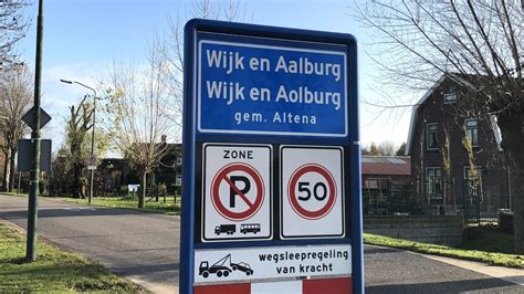 schematische weergave van de dorpsstructuur van Wijk en Aalburg met de rivieren en kanalen