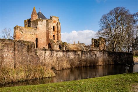 foto van de ruïne van de Kogerkerk na de brand