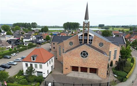 Foto van het gebouw van het Kerkelijk Bureau in Opheusden.