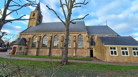 Exterieur van de laatgotische Hervormde Kerk in Rhoon