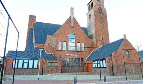 Architectuur van de Goede Herderkerk in Bedum, exterieur vanuit zuidoostelijke richting