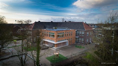 Gereformeerde School in Bedum, gebouwd in 1872, met gevelstenen en details