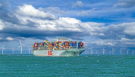 Luchtfoto van de Noordzee met scheepvaart