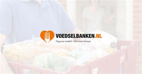 Foto van vrijwilligers van de Voedselbank met een cheque