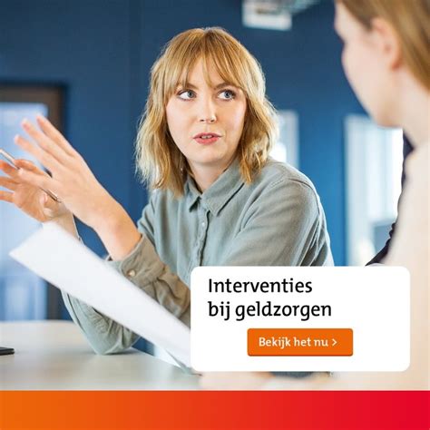 Medewerkers van de leerlingenadministratie die helpen bij vragen