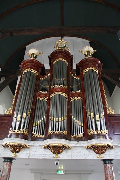 Detailopname van het historische Van Dam orgel in de Doopsgezinde Kerk.
