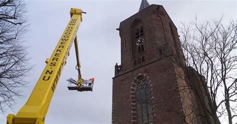 dakruiter met haan op de Gereformeerde Kerk Wijnjewoude