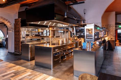 Interieur van de Emmauskerk met een open en gastvrije sfeer