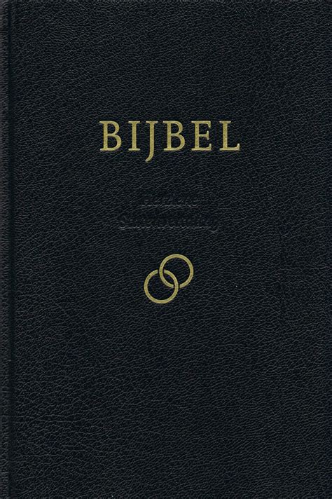 Een zwart gebonden hardcover huwelijksbijbel met gouden letters op de omslag.