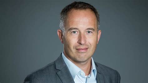 Foto van een algemeen directeur in een professionele setting