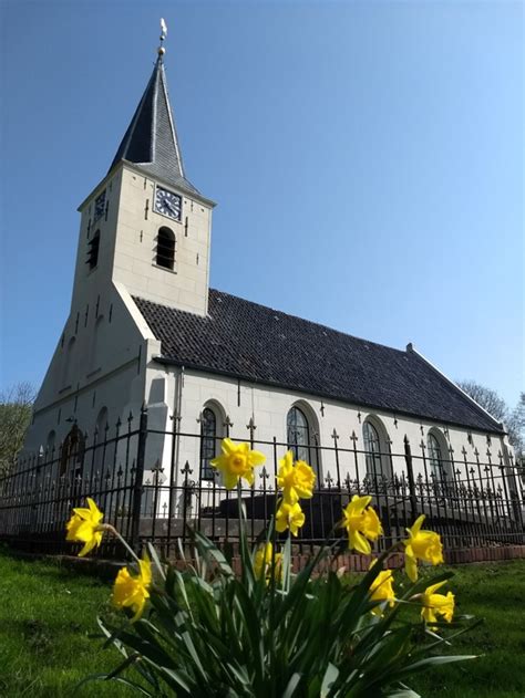 Foto van de gerestaureerde kerk van Ouwsterhaule