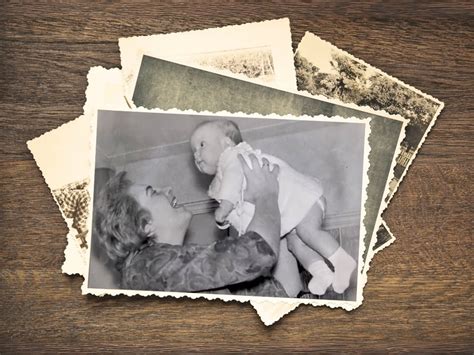 Collage van oude foto's van Nederlandse militairen in Indië