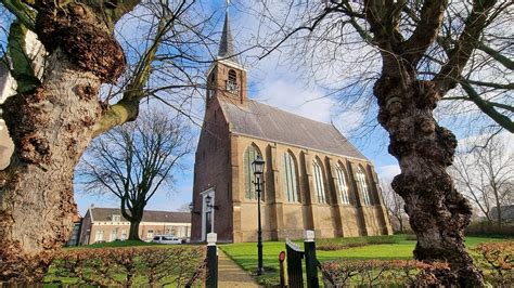 Een foto van de Dorpskerk in Oud-Alblas, de standplaats van ds. W. van Weelden.