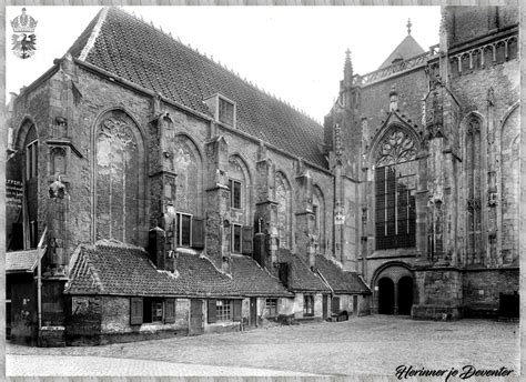 interieur van de Heilige Clemenskerk met zicht vanaf het zangkoor in het middenschip
