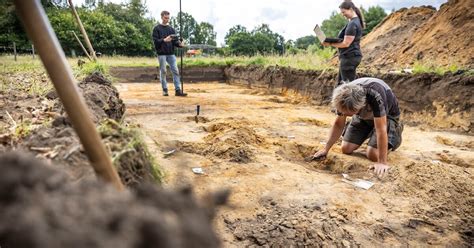 Archeologische vondsten uit de sloot bij de voormalige pastorie in Scharwoude