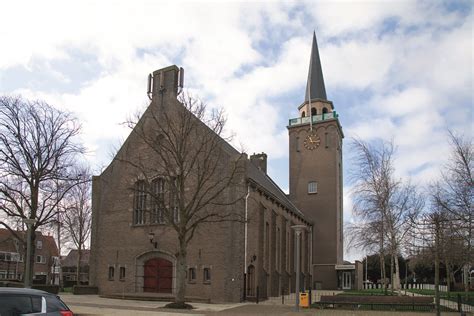 Nederlands Hervormde Kerk te Zuid-Scharwoude met de toren