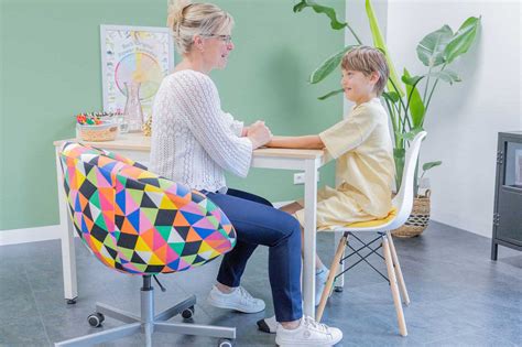 Foto van een therapeutische sessie met een kind