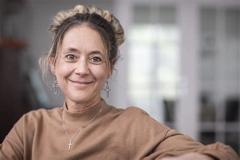 Een portretfoto van Arenda Haasnoot.