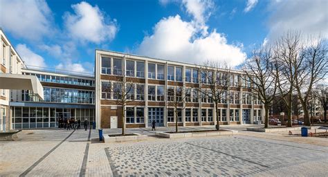 Foto van het schoolgebouw van de Albertus Risaeus School