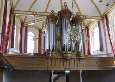 Interieur van de Hervormde Kerk Goedereede met het orgel