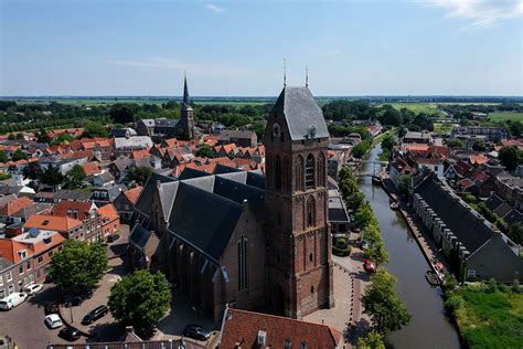 Oude prent van de kerk van Oudewater of een portret van een van de vroege predikanten