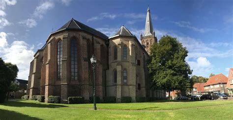 Illustratie van de Sint-Clemenskerk in Nes.
