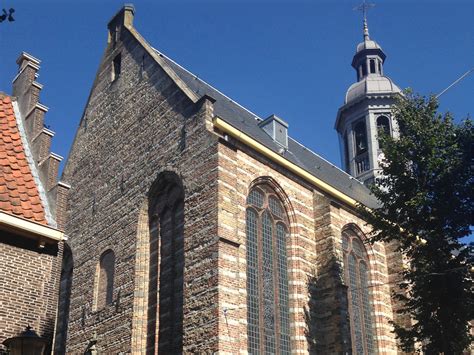 Historische gevel van de Kapelkerk aan de Laat