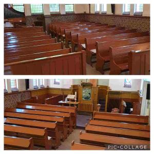 Interieur van de kerk van Kootwijk met zitplaatsen voor de gemeente