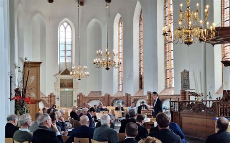 Illustratie van een preek met pepermuntjes in de kerk
