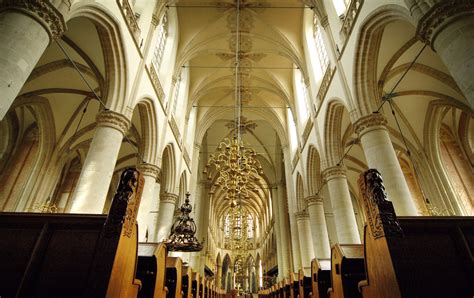 Het Bachorgel in het Mariakoor van de Grote of Onze-Lieve-Vrouwekerk.
