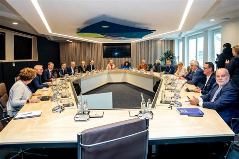 Een foto van de onderhandelingen van de 