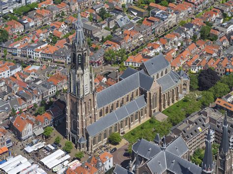 Architectonische schets of foto van de Nieuwe Kerk in IJmuiden, met nadruk op de Anglicaanse invloeden.