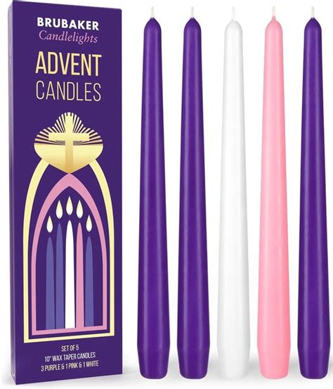 Collage van verschillende kaarsen die in religieuze contexten worden gebruikt: doopkaars, Adventskaarsen, Paaskaars.