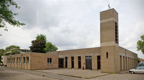 Interieur van de Lucaskerk met nadruk op de gemeenschappelijke sfeer