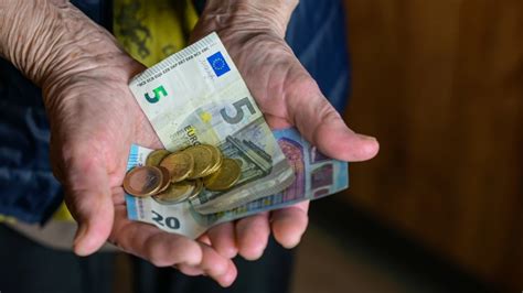 Gepensioneerden ontvangen hun pensioenverhoging.