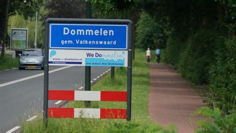 overzichtsfoto van het dorp Dommelen met de Sint-Martinuskerk op de voorgrond