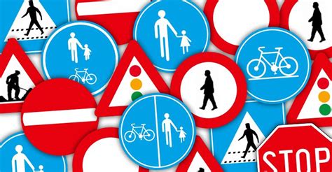 Foto van tractoren die vaststaan in het verkeer rond Bonn