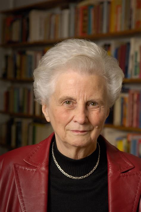 portret van Els Borst met een collage van wetten die zij heeft geïnitieerd