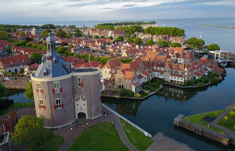 Historische afbeelding van een kerkgebouw in Enkhuizen