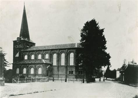 Gedetailleerde foto van de toren van de Hervormde Kerk in Kesteren