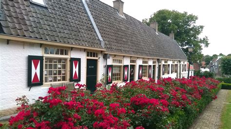 Karakteristieke huisjes aan de Heerensteeg in Medemblik