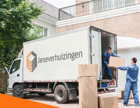 Een symbolische koffer die de vele verhuizingen van uit huis geplaatste kinderen vertegenwoordigt.
