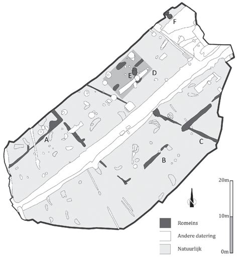 Plattegrond van de Sint-Martinuskerk met aanduiding van de verschillende bouwfasen en architectonische elementen.