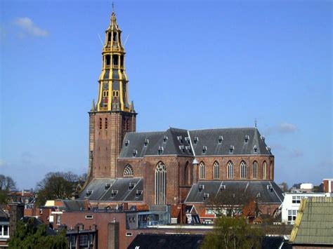 De imposante toren van de Akerk in Groningen