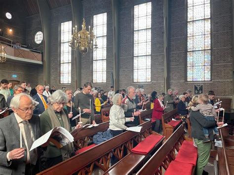 Schema van de kerkelijke structuur van de Protestantse Kerk in Nederland met de generale synode, classes en gemeenten