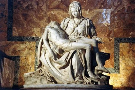 Een Piëta-sculptuur