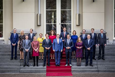 foto van het kabinet Rutte III bij de beëdiging