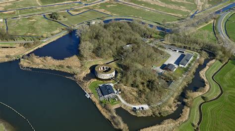 Foto van een bunker langs de Waterlinie